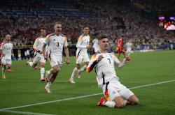 开云体育APP下载-瑞典搏到底，挺进欧国联四强赛