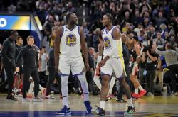 开云体育官方网站-爵士球员集体发挥突出，球队备战心无旁骛