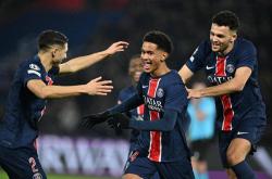 开云体育官网-巴黎圣日尔曼击败十人南特，稳坐榜首