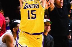 开云体育-湖人年轻球员秀发挥出色，助球队提振士气