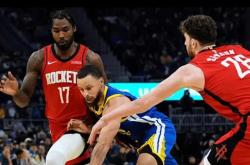 开云体育下载-进攻防守互相交替，比赛节奏紧张刺激