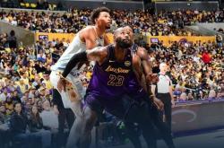 开云体育在线-骑士客场惨败湖人，遭遇三连败