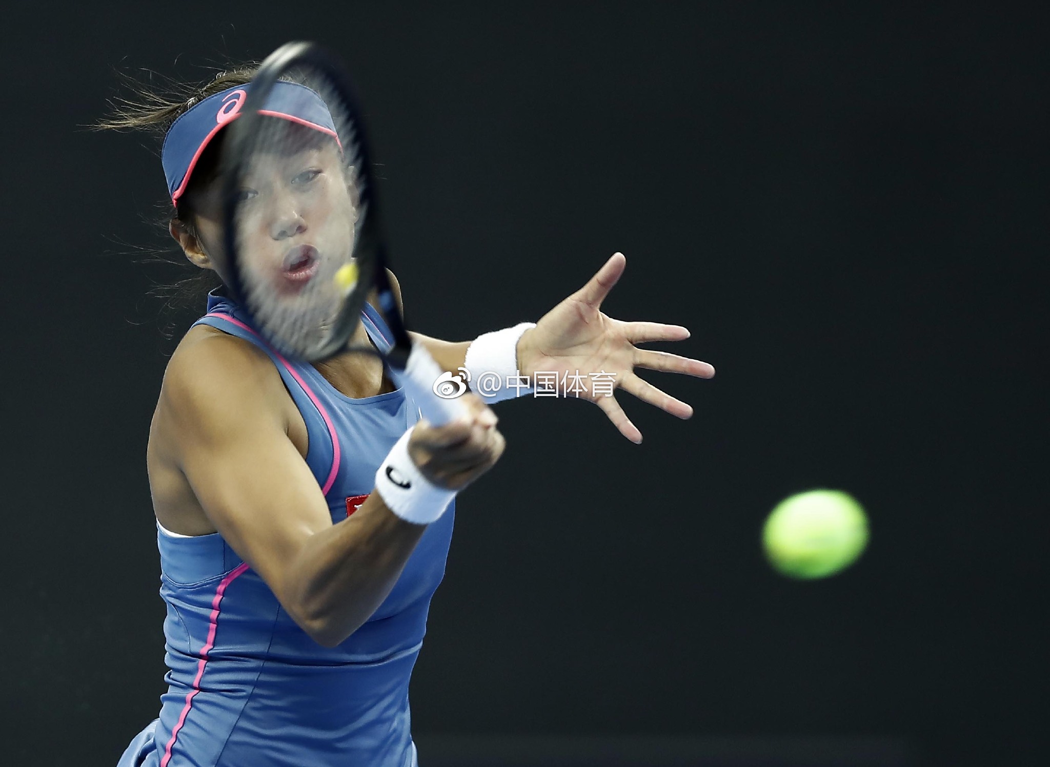 包含梅尔滕斯努力拼搏，咬定青岛前扬帆出发的词条