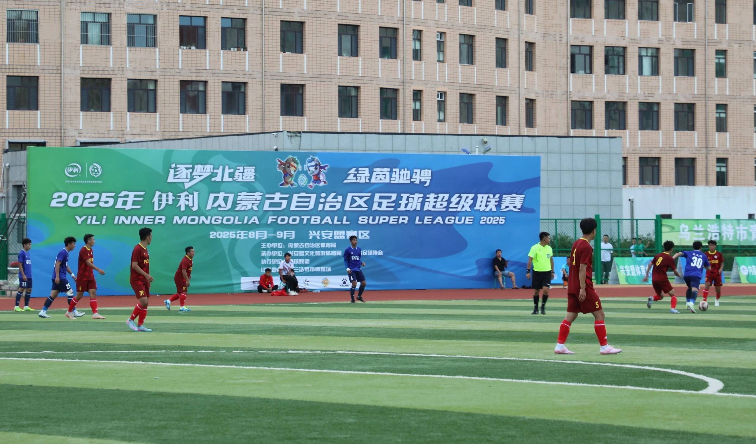 包含黑龙江中能客场击败呼和浩特，积分榜位列上游的词条