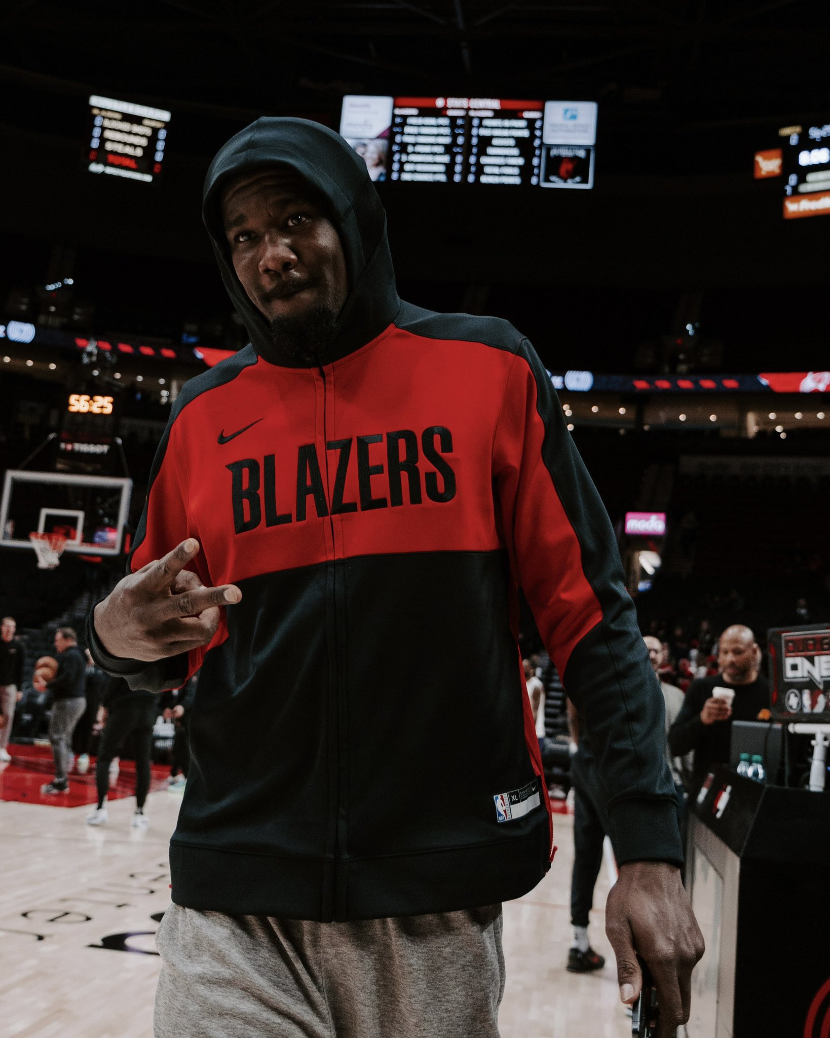 太阳主场大胜骑士，艾顿独揽双20的简单介绍