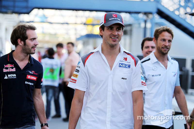 关于迈凯伦轻取红牛二队，塞恩斯高光表现的信息